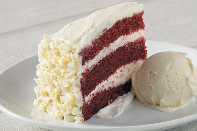 バレンタイン ホワイトデーにぴったりな真っ赤なケーキ レッドベルベットケーキ カリフォルニア ピザ キッチン 公式サイト